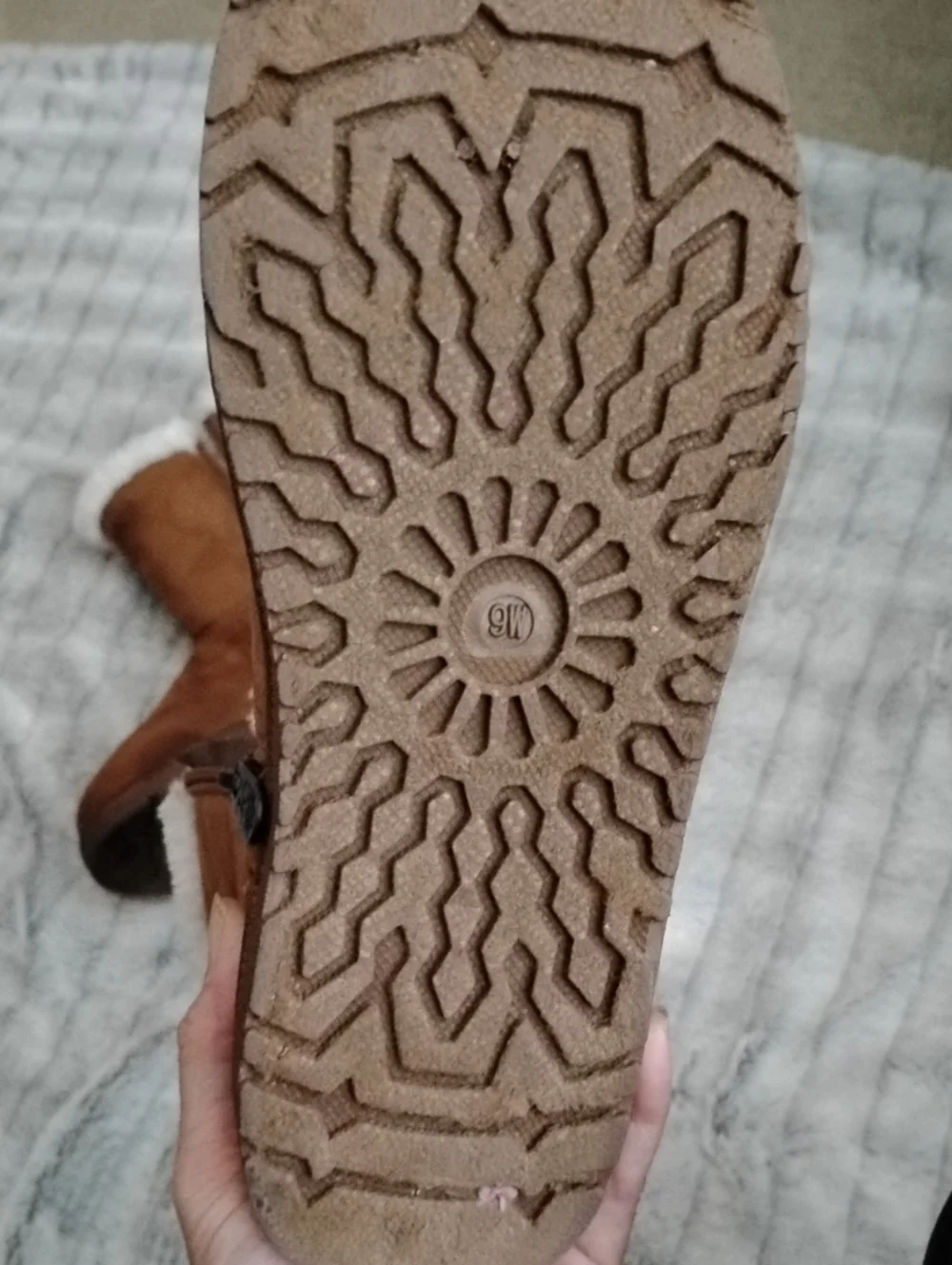 (9W) Women’s Cozy Faux-Suede Boot with Sherpa Lining - Brown